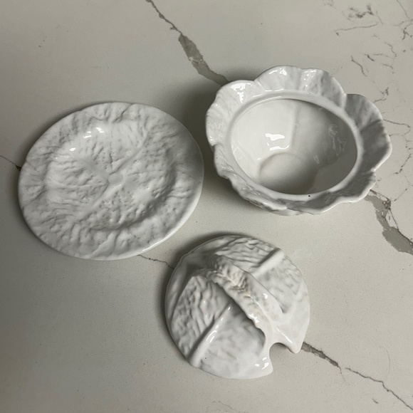 Bordallo Pinheiro Cabbage Leaf Ceramic Gravy Boat/ Tureen & Plate White - Picture 2 of 6